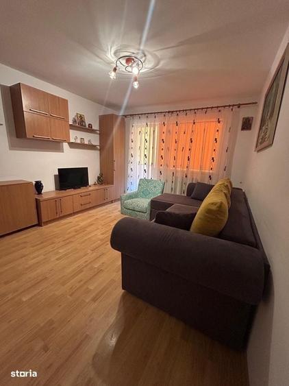 Apartament cu 3 camere semidecomandat în Boema