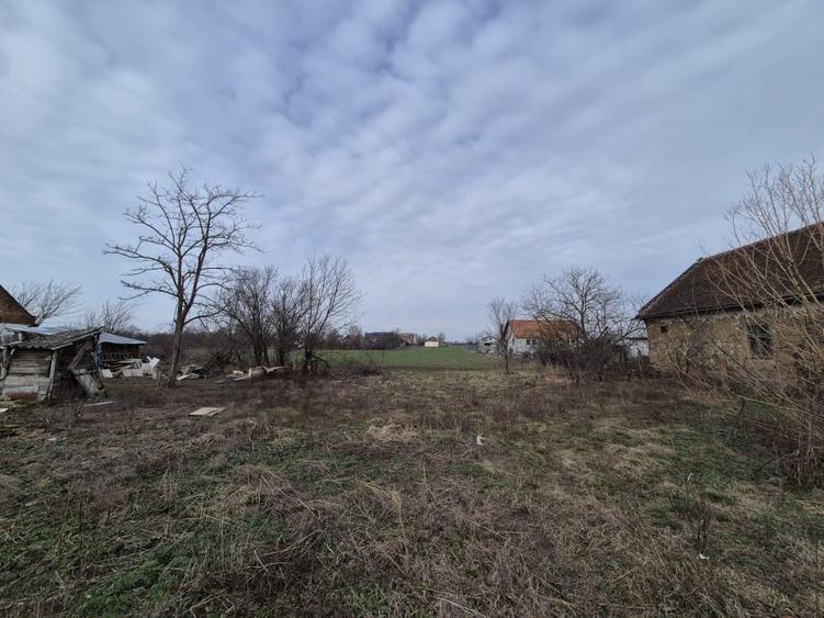 Teren Construcții intravilan de 2200 mp, în Dragșina