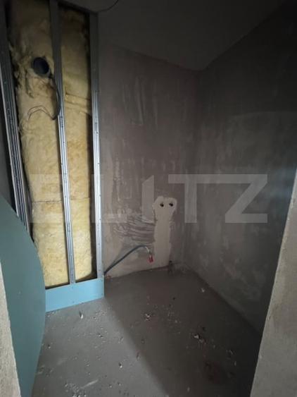 Apartament cu 3 camere semidecomandat în Florești