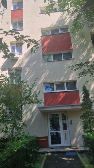 Apartament cu 4 camere decomandat în Drumul Găzarului
