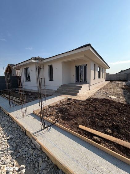 Casă cu 3 camere cu Teren 500 Mp în Central