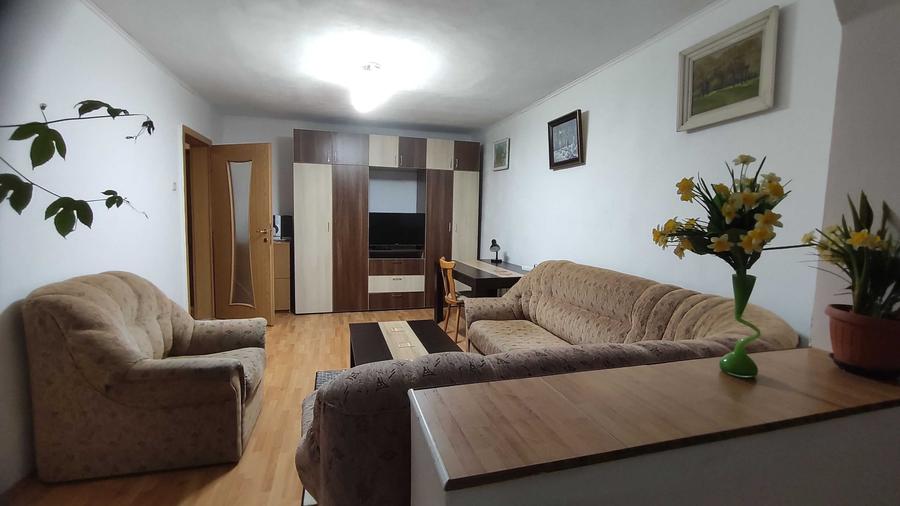 Apartament cu 3 camere decomandat în Valea Cetății