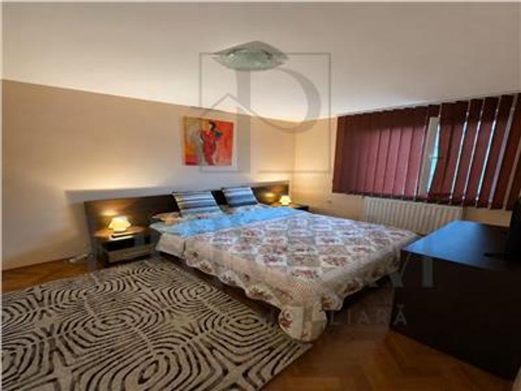 Apartament cu 2 camere decomandat, mobilat în Central