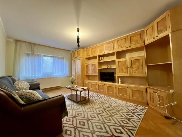 Apartament cu 2 camere decomandat, mobilat în Soarelui