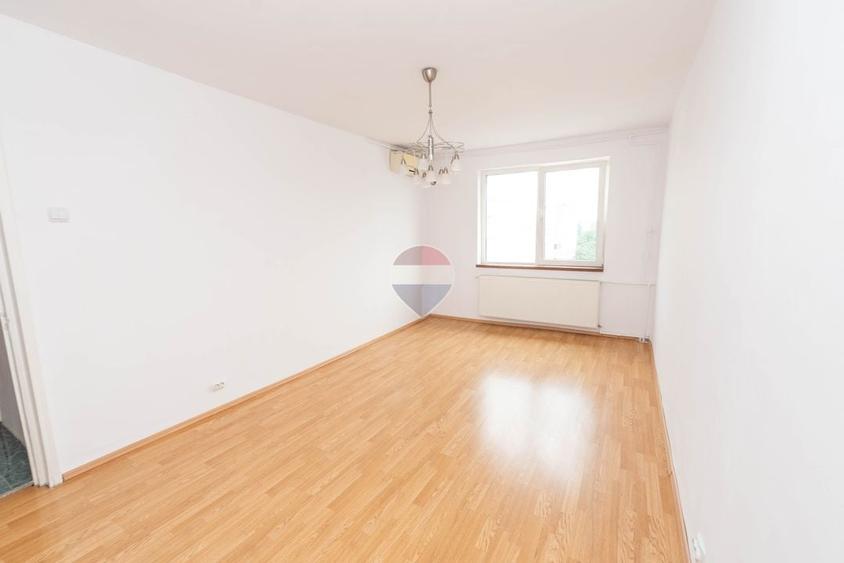 Apartament cu 3 camere decomandat în Grivița