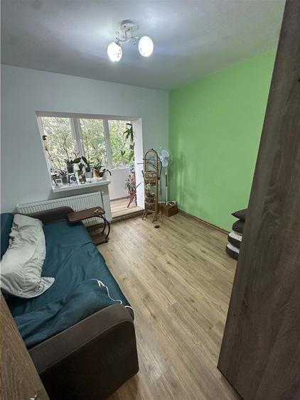 Apartament cu 3 camere decomandat în Lipovei