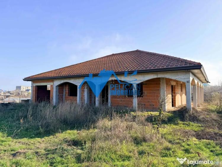 Casă cu 4 camere cu Teren 1376 Mp în Mahmudia