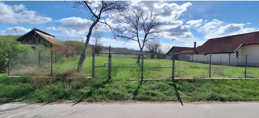 Teren de 4400 mp, în Tigveni
