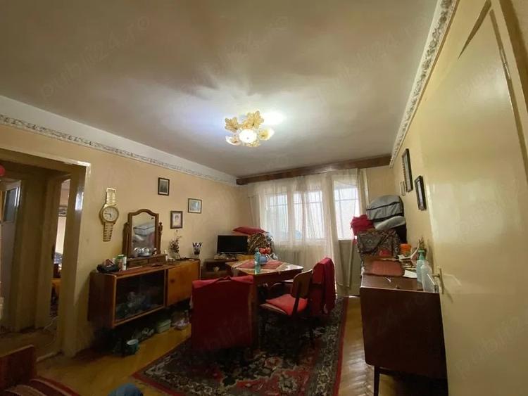 Apartament cu 3 camere semidecomandat în Grivița