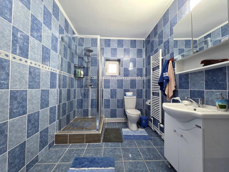 Casă individuală cu 3 camere cu Garaj în Oituz