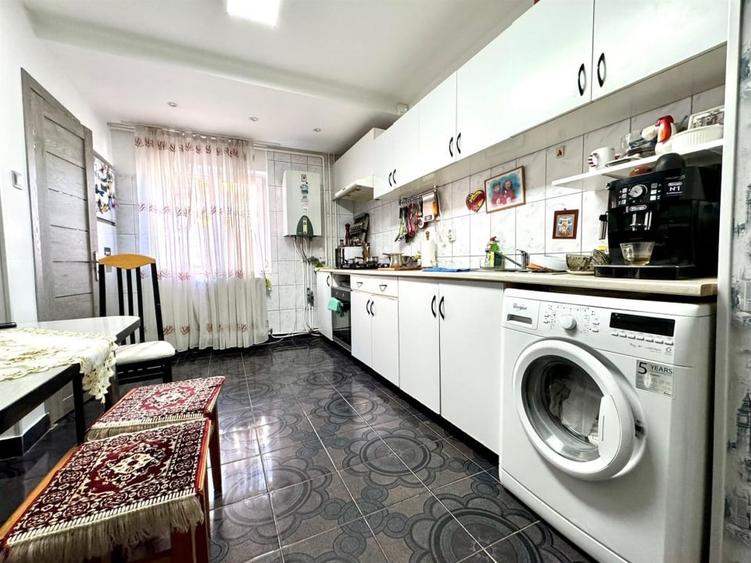 Apartament cu 2 camere decomandat în Între Lacuri