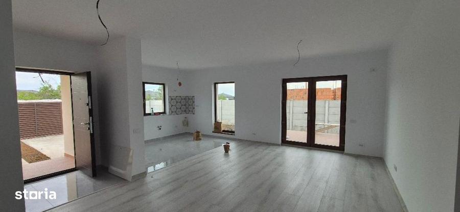 Casă cu 4 camere cu Teren 400 Mp în Clinceni