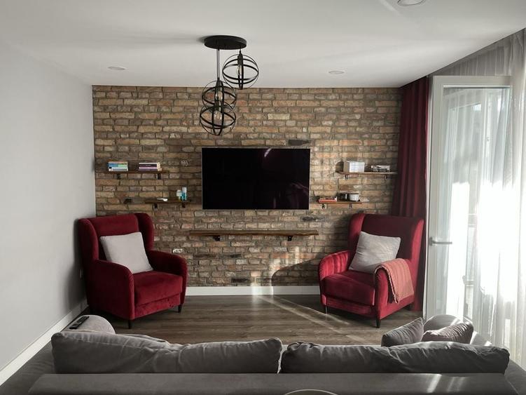 Apartament cu 4 camere decomandat în Central