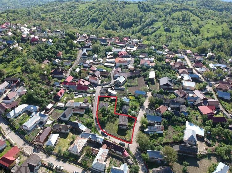 Casă cu 4 camere cu Teren 1000 Mp în Hăulișca