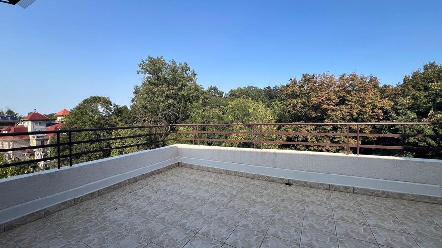 Apartament cu 5 camere decomandat în Kiseleff