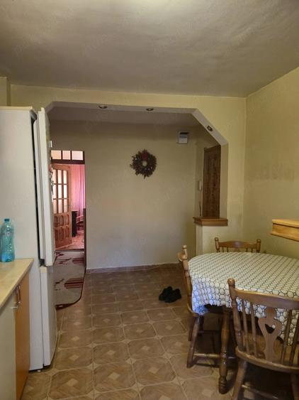 Apartament cu 3 camere decomandat, mobilat în Central