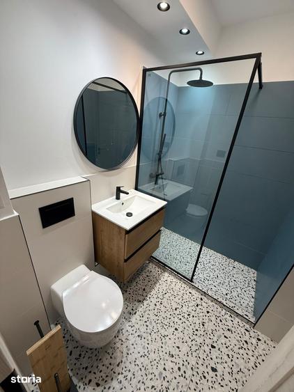 Apartament cu 3 camere semidecomandat în Central
