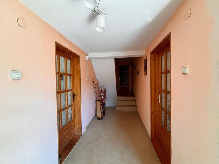 Casă cu 3 camere în Central