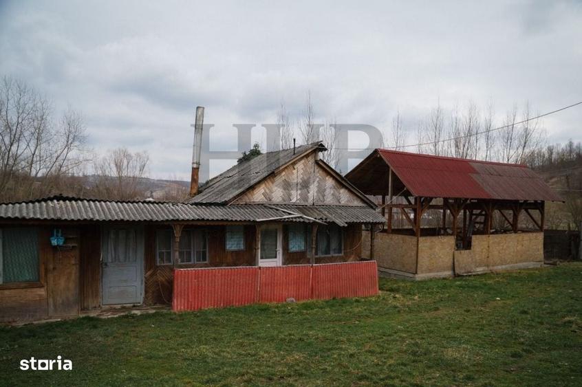 Casă cu 4 camere cu Teren 3358 Mp în Strugari