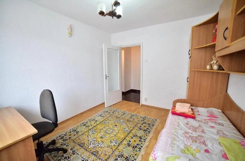 Apartament cu 3 camere decomandat în Vasile Aaron