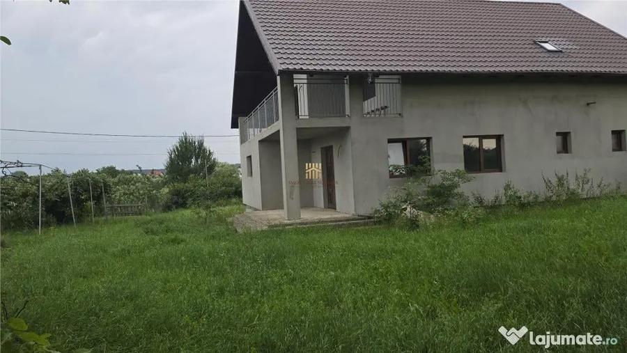 Casă cu 5 camere cu Teren 1483 Mp în Mitocu Dragomirnei