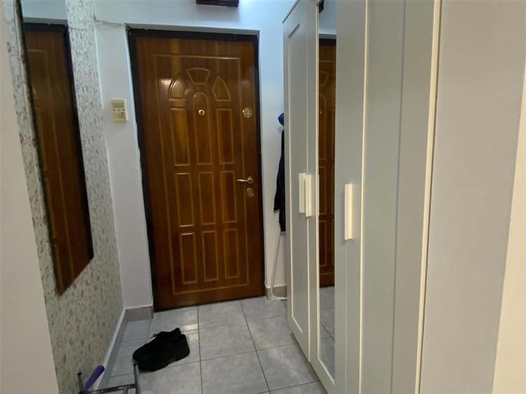 Apartament cu 2 camere nedecomandat în Podu Roș
