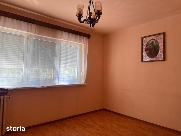 Apartament cu 3 camere decomandat în Nufărul