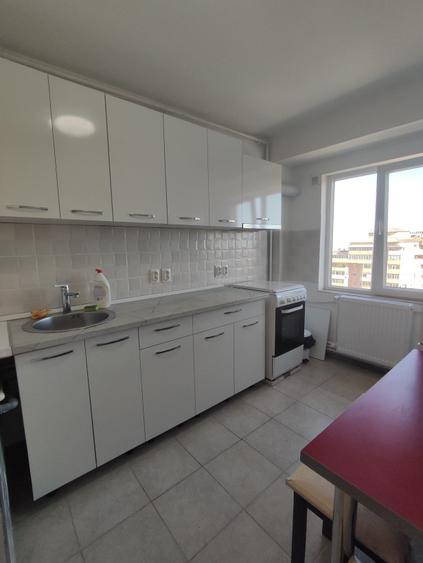 Apartament cu 3 camere decomandat în Boema