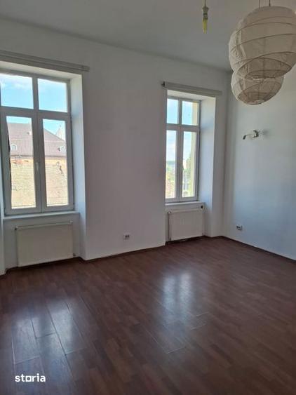 Casă cu 4 camere cu Teren 143 Mp în Dorobanților