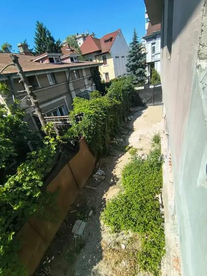 Casă individuală cu 4 camere cu Canalizare în Romană