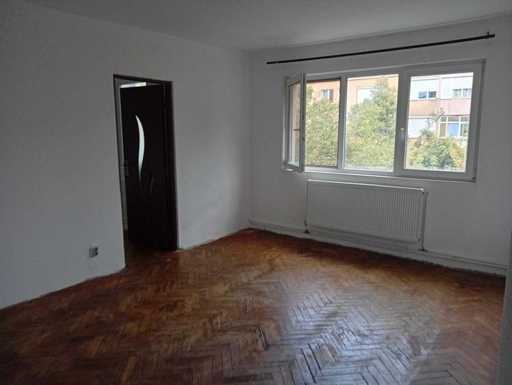 Apartament cu 2 camere semidecomandat în Est