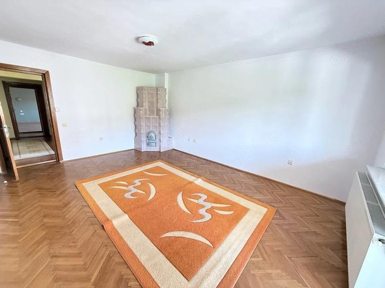 Casă cu 10 camere cu Teren 1200 Mp în Central