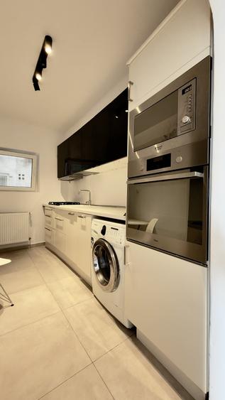 Apartament cu 3 camere semidecomandat, mobilat în P-ța Romană
