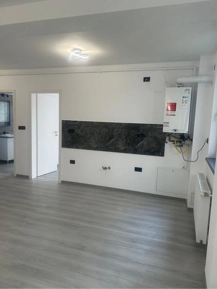 Apartament cu 3 camere decomandat în Girocului