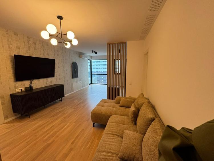 Apartament cu 3 camere decomandat în Aviației