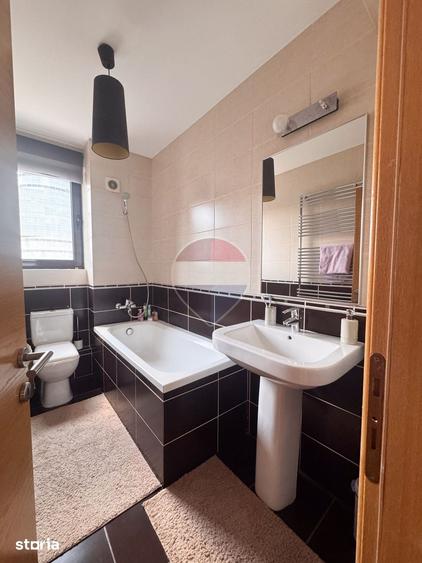 Apartament cu 3 camere în Aviatorilor