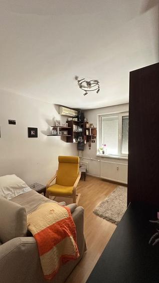 Vand apartament 3 camere Berceni - 2