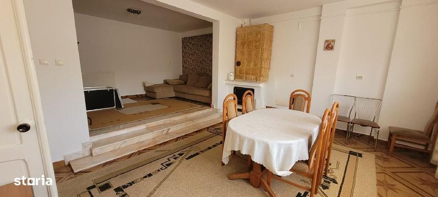 Casă cu 4 camere în Central