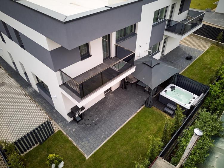 Duplex cu 5 camere cu Canalizare în Florești