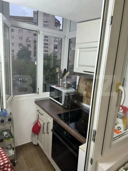 Apartament cu 4 camere decomandat, mobilat în Central