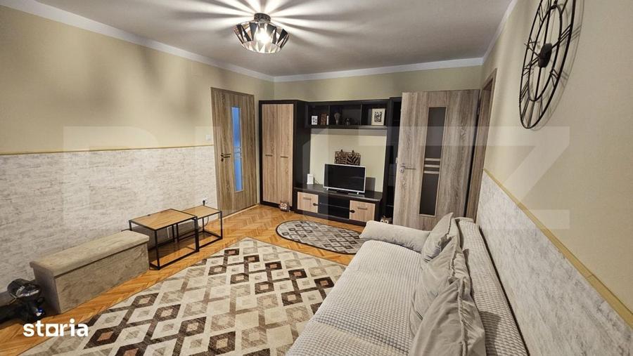 Apartament cu 3 camere semidecomandat în Girocului