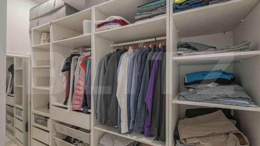 Apartament cu 4 camere decomandat în Tractorul