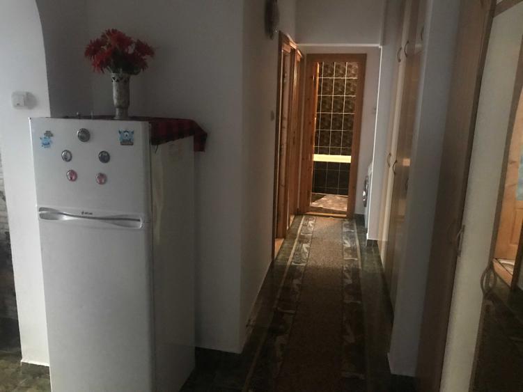 Apartament cu 3 camere decomandat în Nicolina