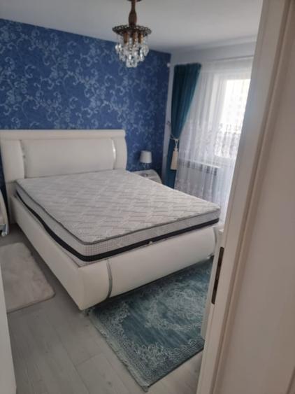Apartament cu 3 camere decomandat, mobilat în Sud