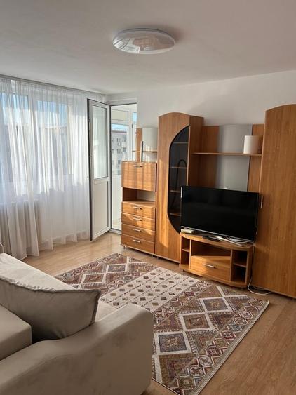 Apartament cu 2 camere semidecomandat în Berceni