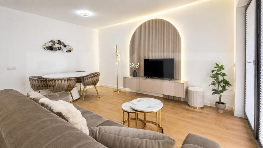 Apartament cu 3 camere semidecomandat, mobilat în Calea Moldovei