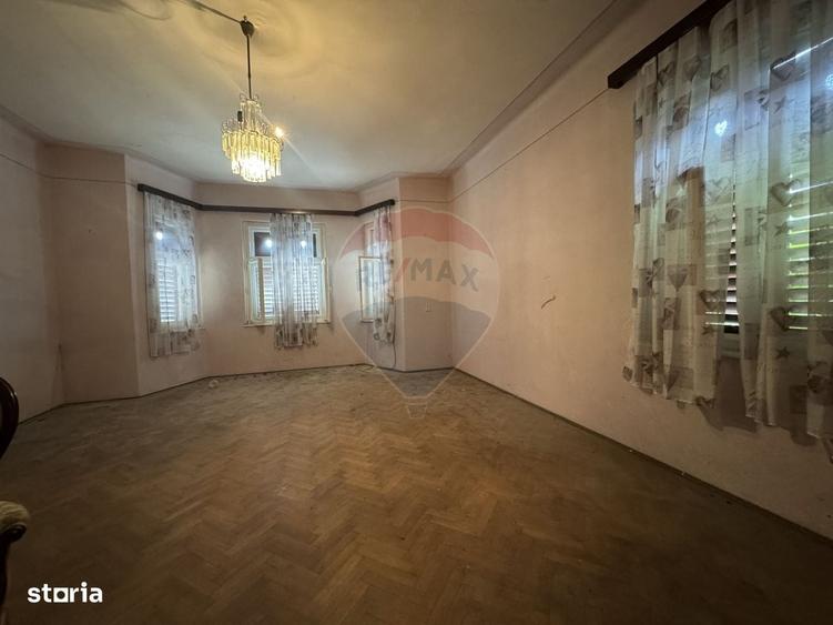Casă cu 3 camere în Central