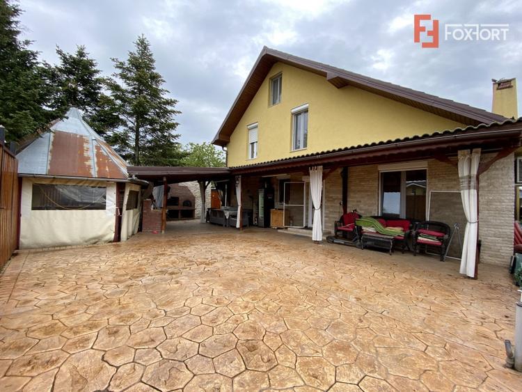 Casă individuală cu 6 camere cu Canalizare în Sânandrei