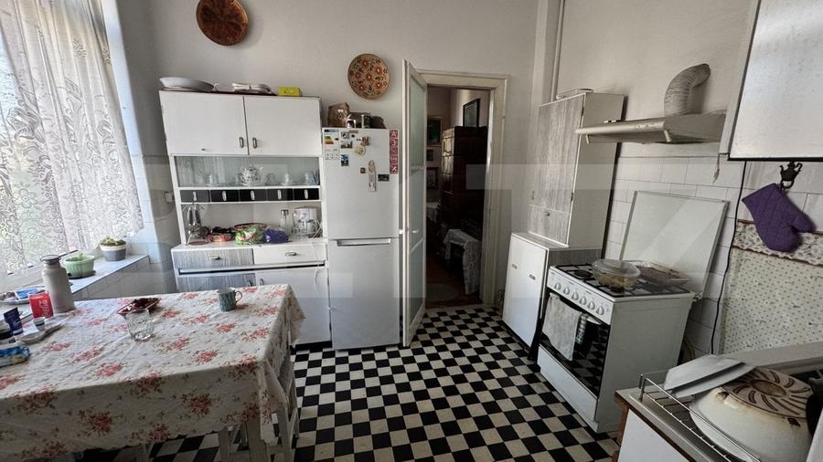 Apartament cu 3 camere decomandat, mobilat în Central