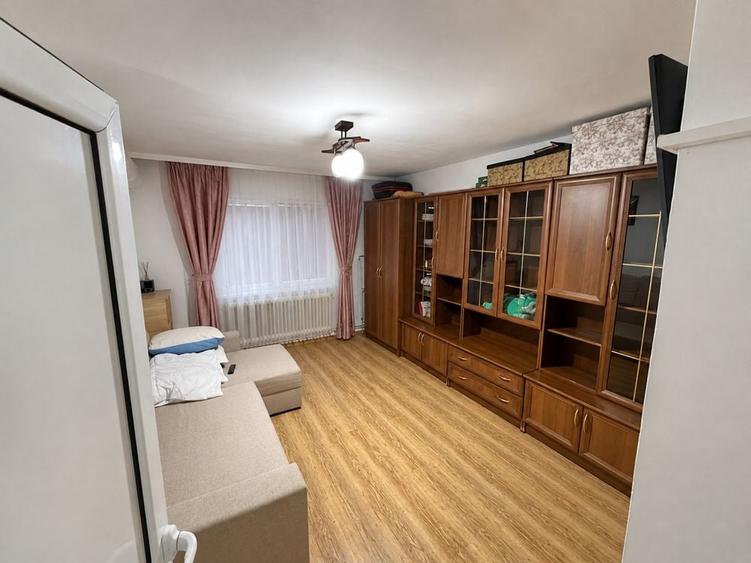 Apartament cu 2 camere decomandat în Plopilor